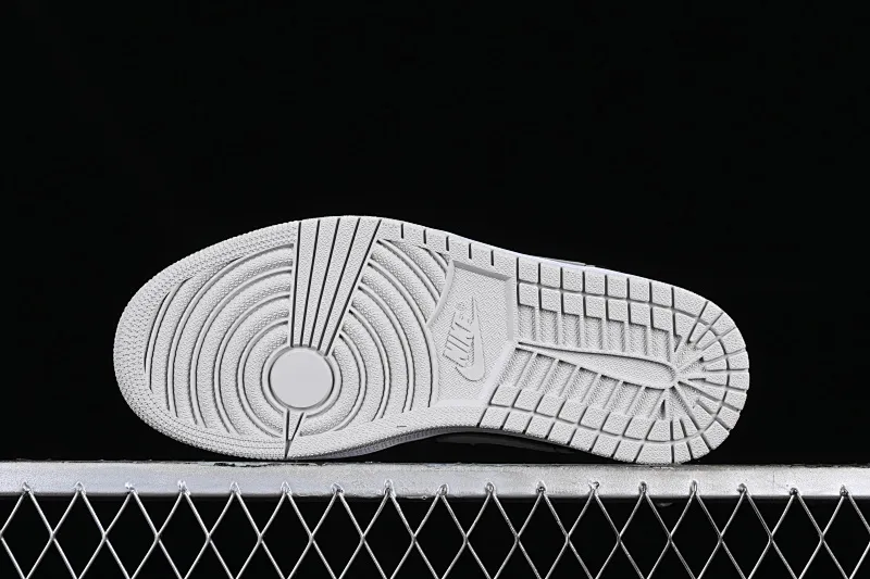 All categories Air Jordan Jordan series basketball shoes Air Jordan 1 Low Z version Air Jordan 1 Low AJ1 Joe 1 black and gray low-top cultural casual sneakers 553558-032